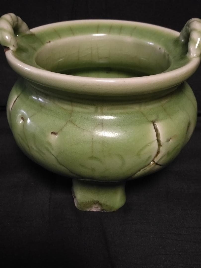青磁香炉　明時代　釉薬が美しいです　大きな窯キズや足に釉ハギの跡が有ります