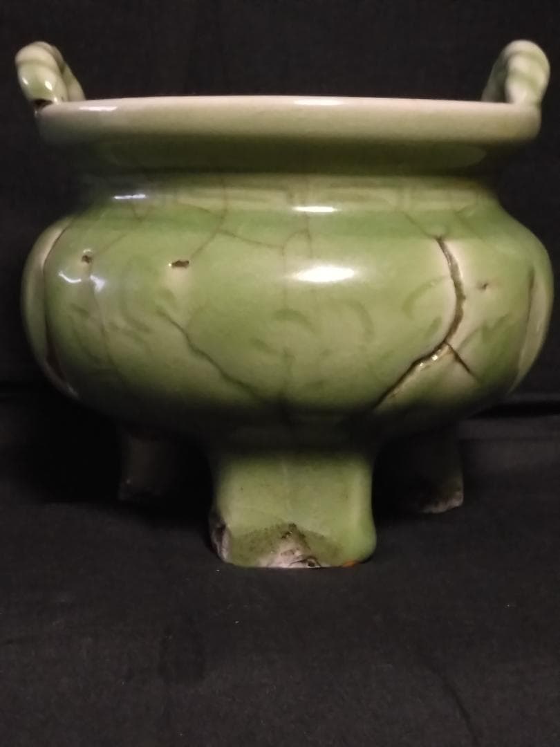 青磁香炉　明時代　釉薬が美しいです　大きな窯キズや足に釉ハギの跡が有ります