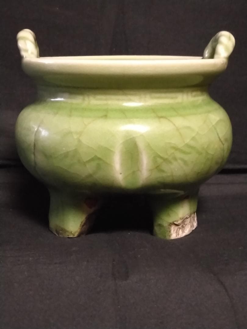 青磁香炉　明時代　釉薬が美しいです　大きな窯キズや足に釉ハギの跡が有ります