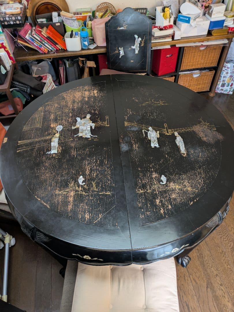 ガ*)様 【賀】黒色漆塗り 円形座卓 金箔装飾　中国