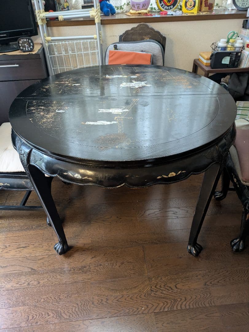 ガ*)様 【賀】黒色漆塗り 円形座卓 金箔装飾　中国