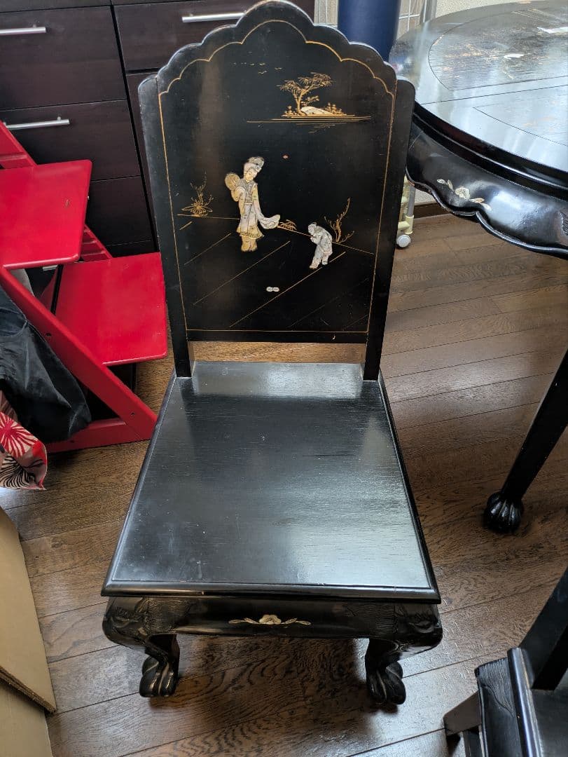 ガ*)様 【賀】黒色漆塗り 円形座卓 金箔装飾　中国