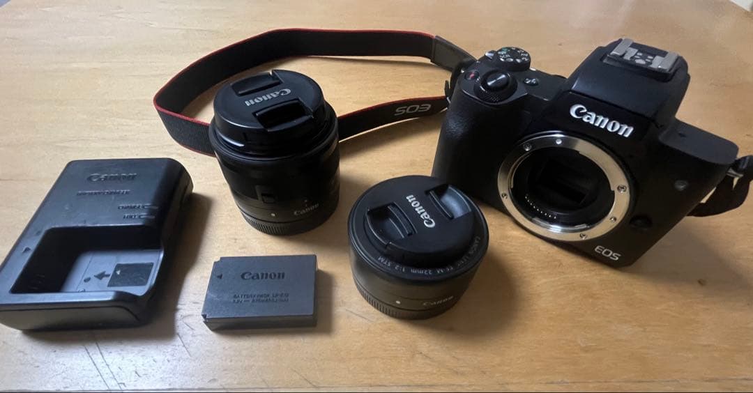 Canon EOS KISS M2ミラーレスカメラ レンズ2本付き