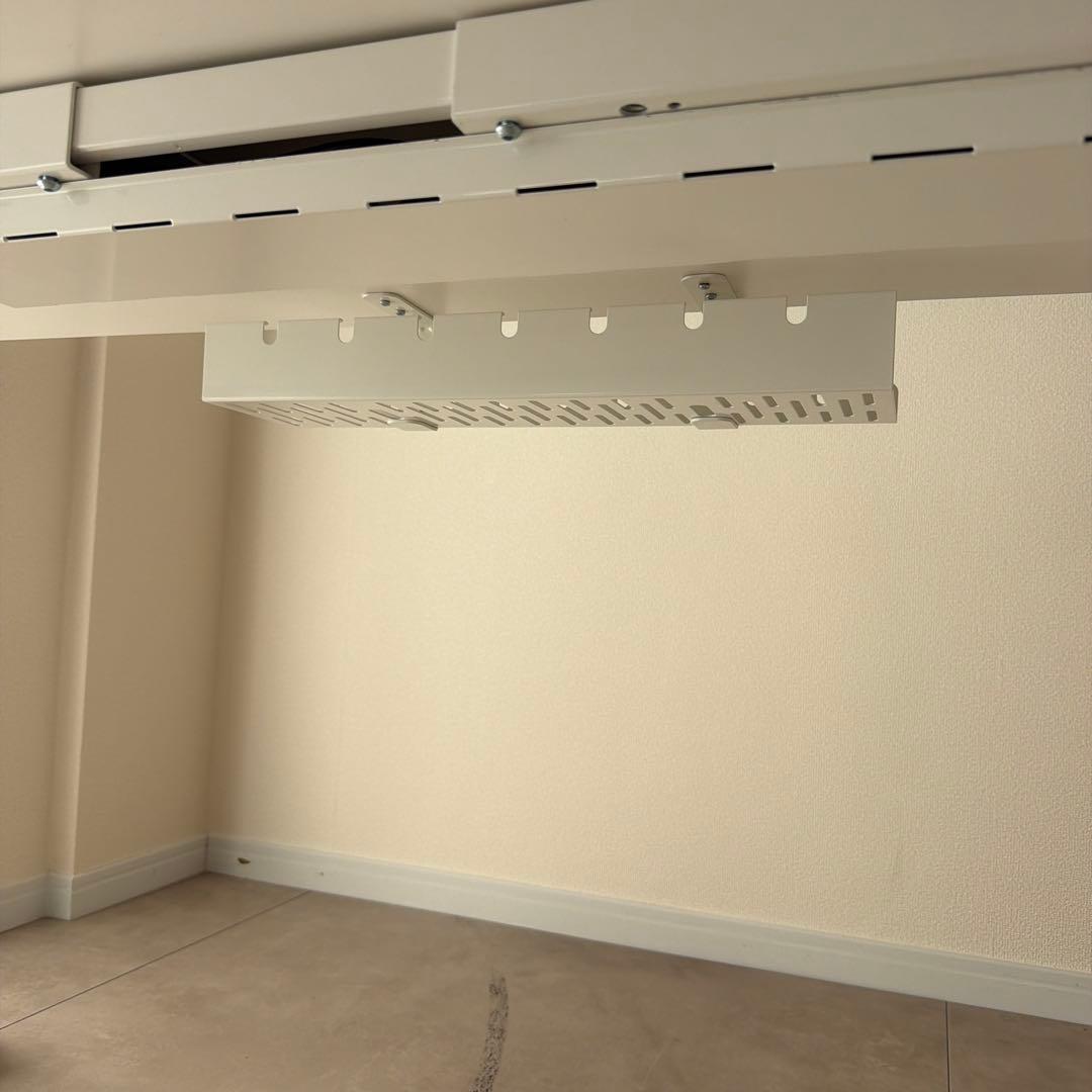 【値下げ中】flexispot e7 ホワイト（キャスター&トレー付き）