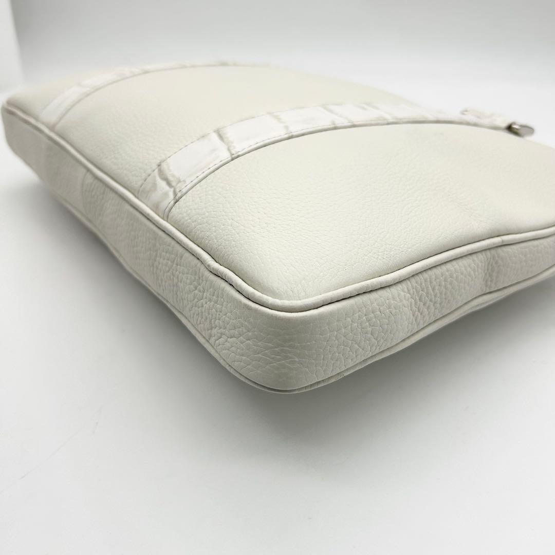 未使用級　バジョルゴ　ビジネスバッグ　クロコ型押し　レザー　ロゴ　白　A4可能