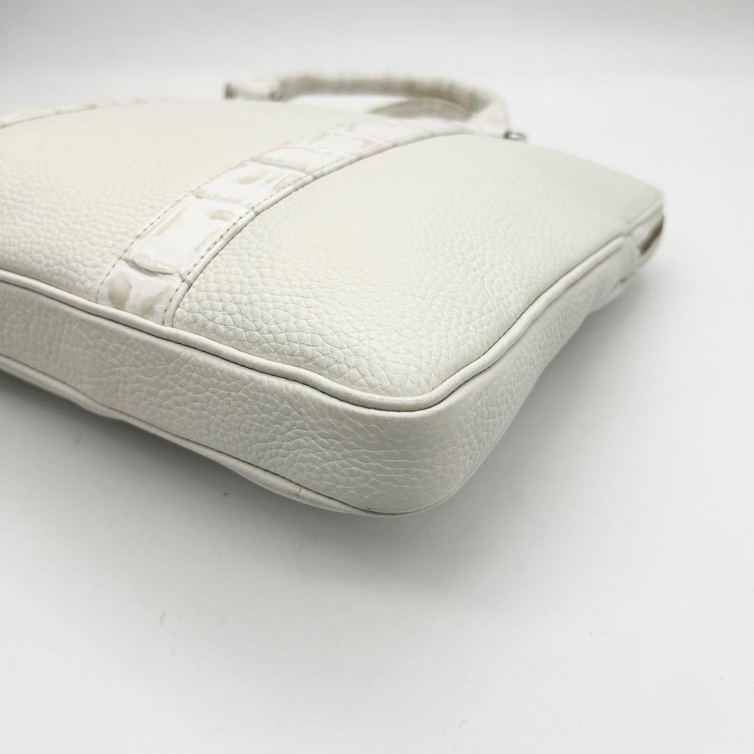 未使用級　バジョルゴ　ビジネスバッグ　クロコ型押し　レザー　ロゴ　白　A4可能