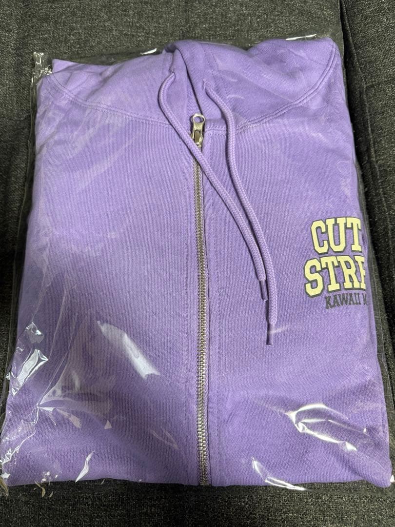 AK　 真鍋凪咲　パーカー