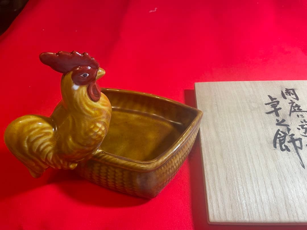 朝蔵五十吉　九谷焼　干支　鶏の形の陶器皿