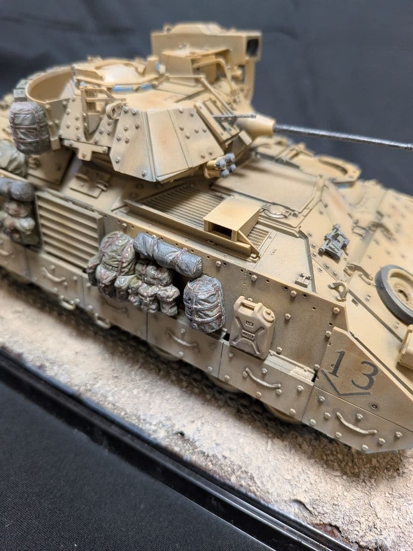 1/35 M2A2 ODS ブラッドレー歩兵戦闘車 完成品
