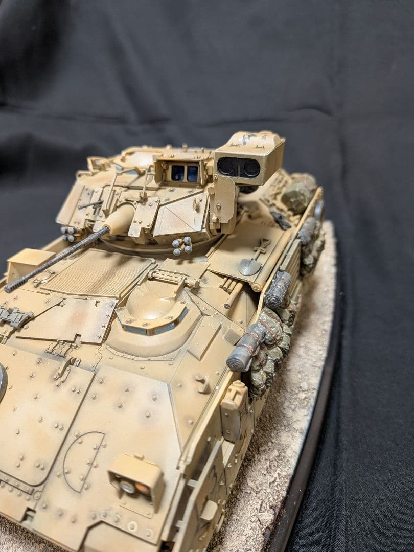1/35 M2A2 ODS ブラッドレー歩兵戦闘車 完成品