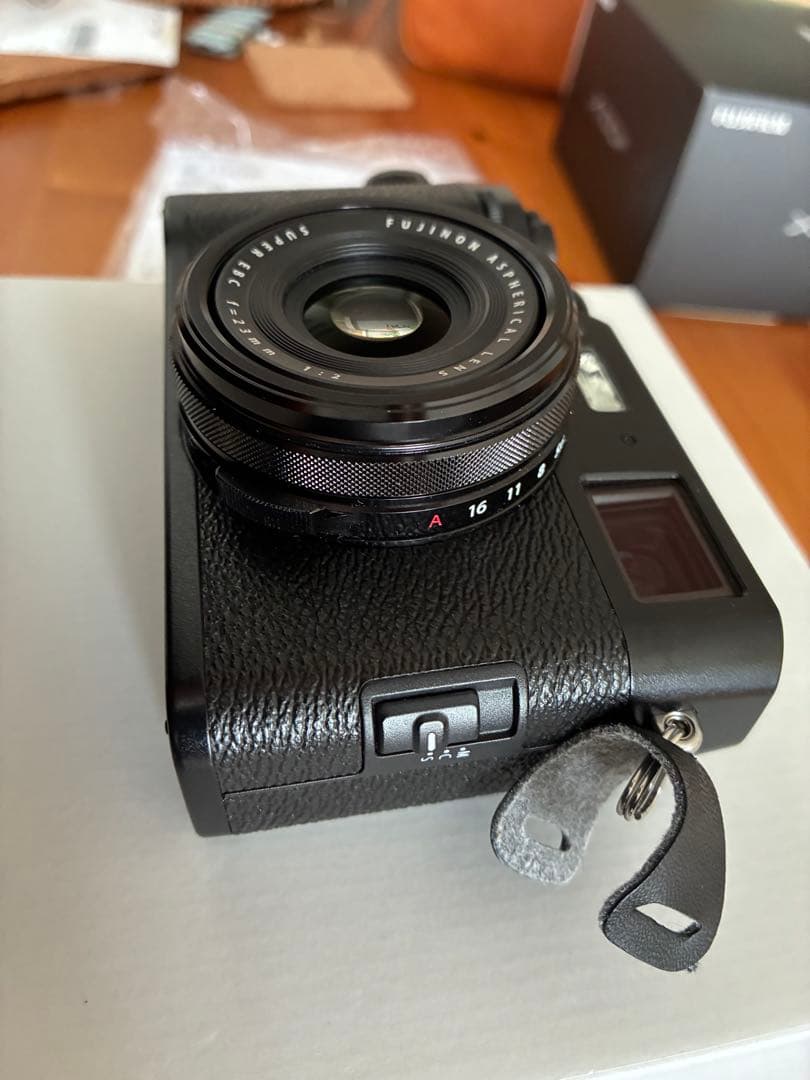 ⭐︎極上品1100ショット　富士フイルム　fujifilm X100f おまけ付き