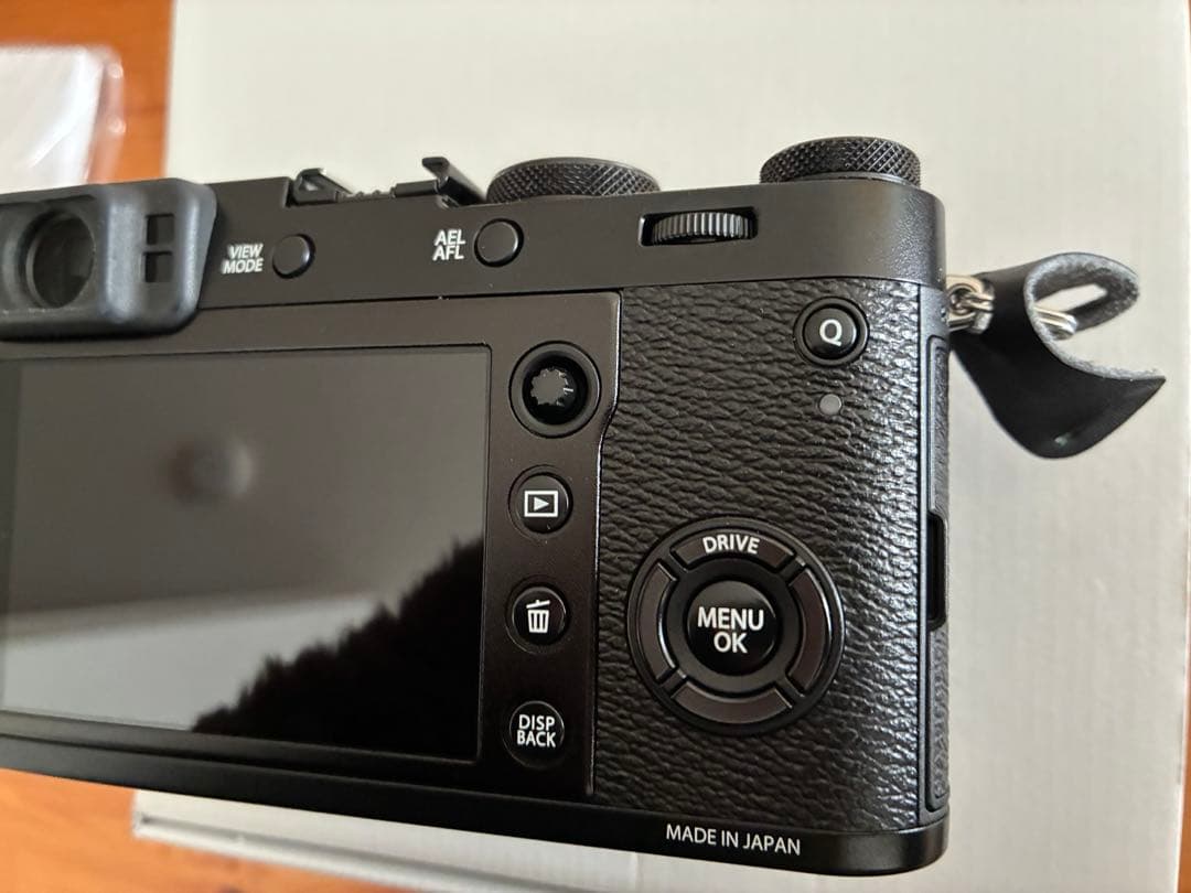 ⭐︎極上品1100ショット　富士フイルム　fujifilm X100f おまけ付き