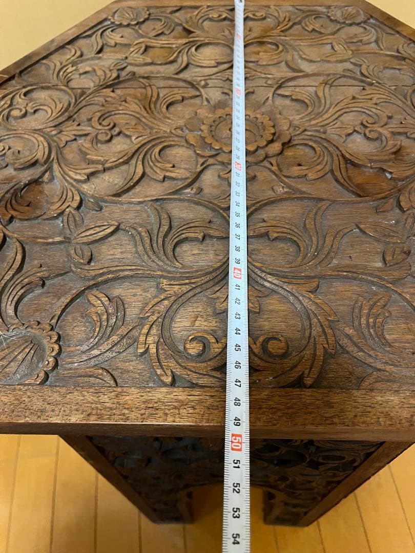 木彫りアンティーク　サイドテーブル 62cm