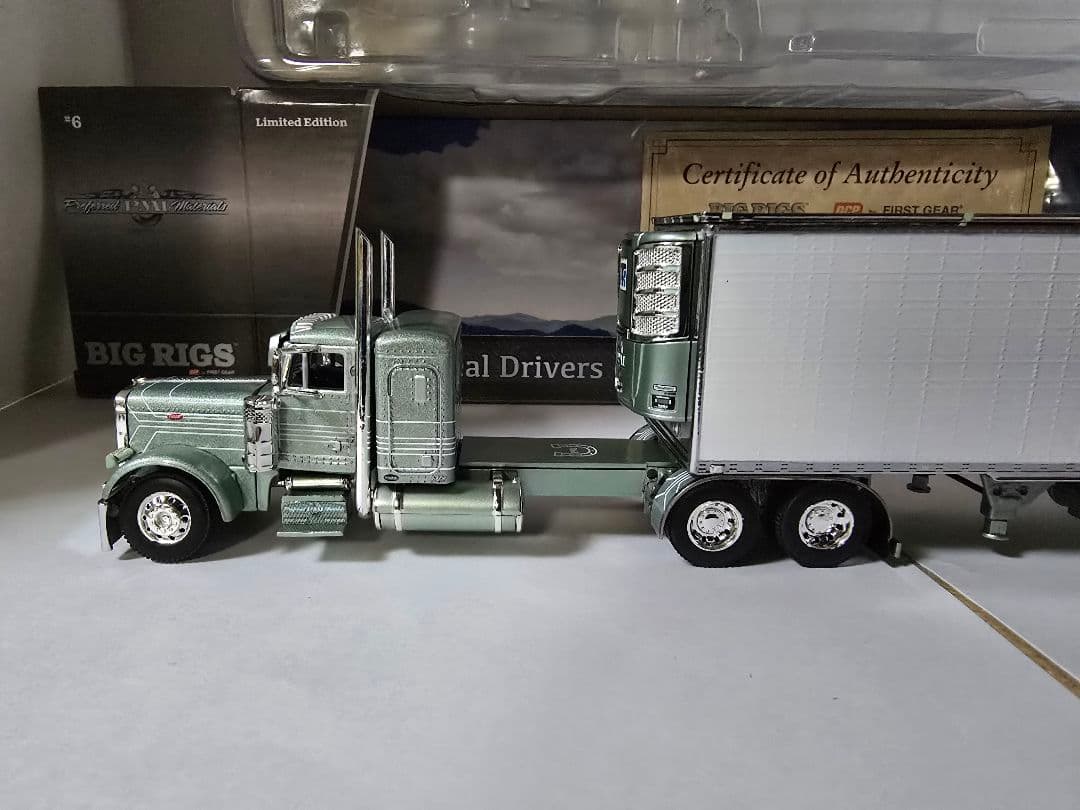 ミニカー DCP 1/64 PMI Peterbilt379
