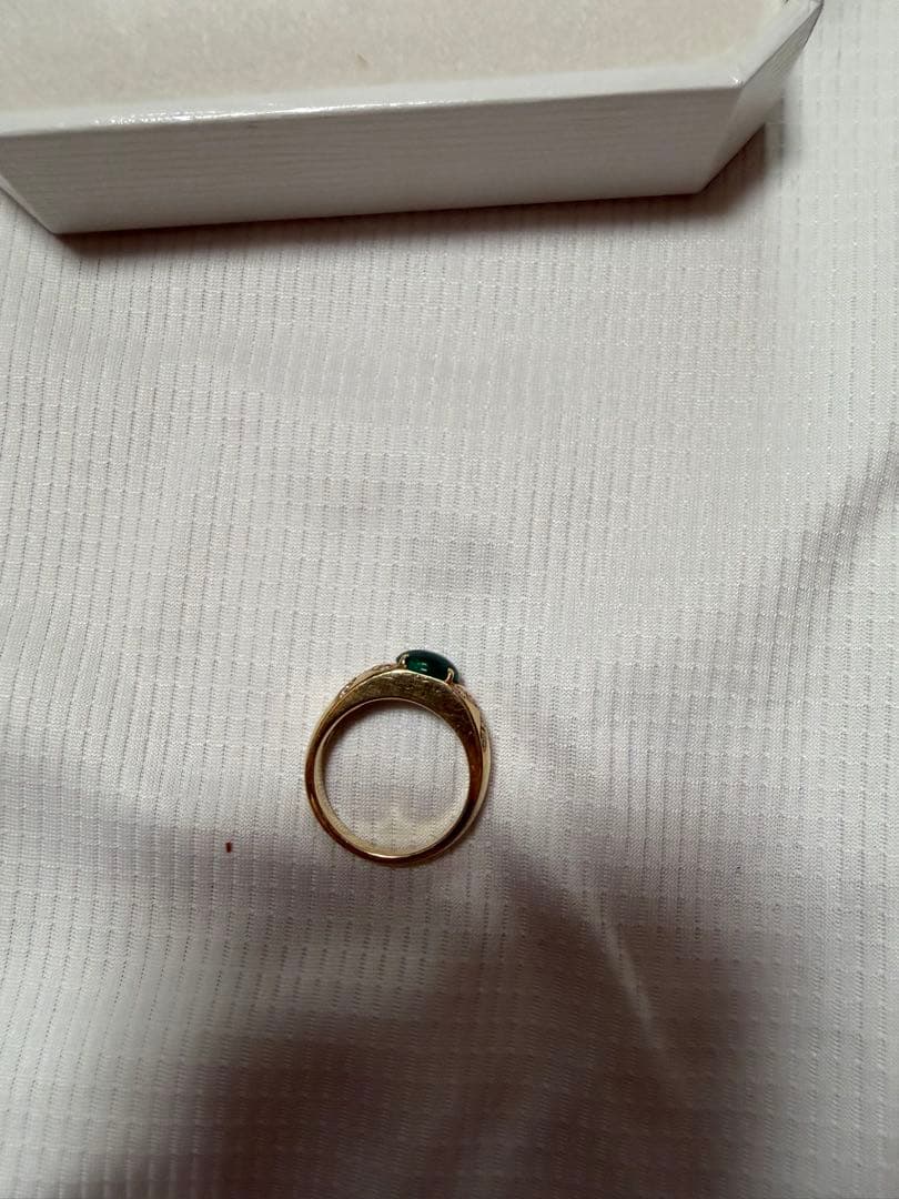 緑色の石 リング　K18
