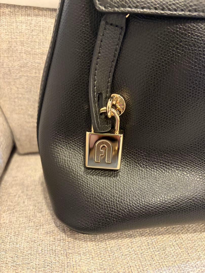 FURLA ブラック レザー ハンドバッグ　パイパー　フルラ