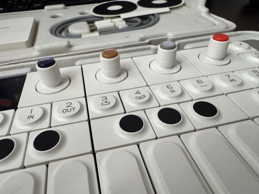 鍵盤楽器 Teenage Engineering OP-1 Field