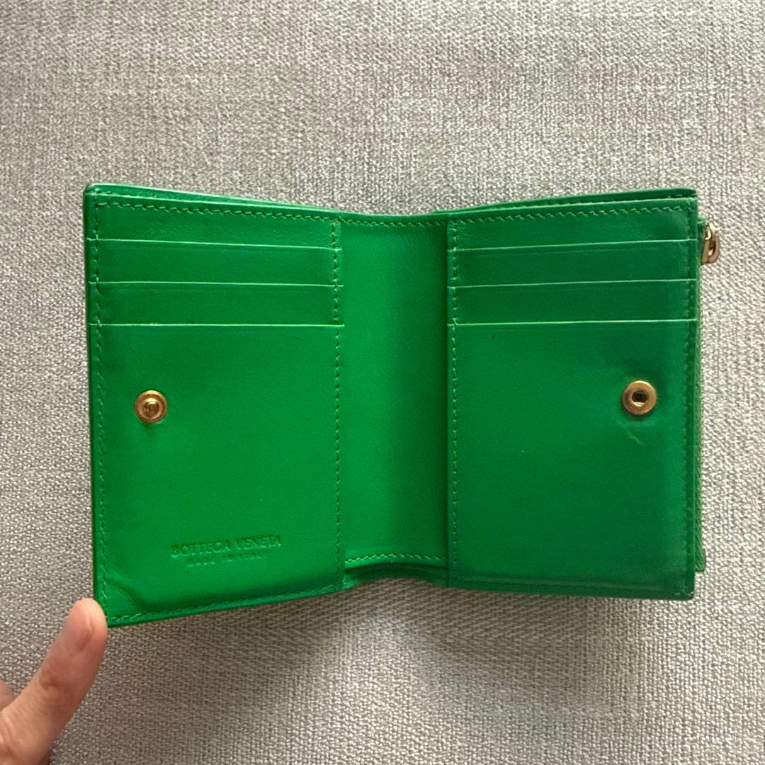 グリーンレザー 二つ折り財布 キルティングデザイン