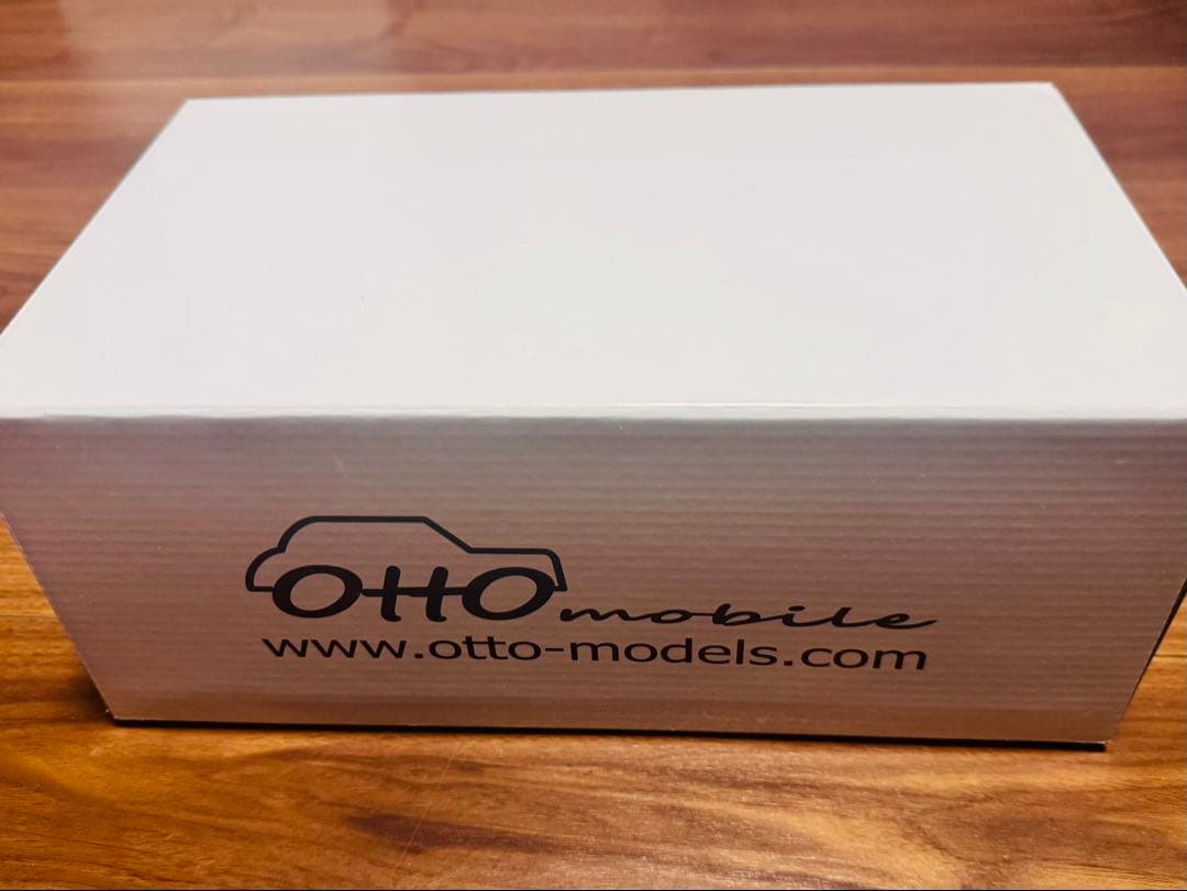 【VW Golf R】 Otto モデルカー 1/18