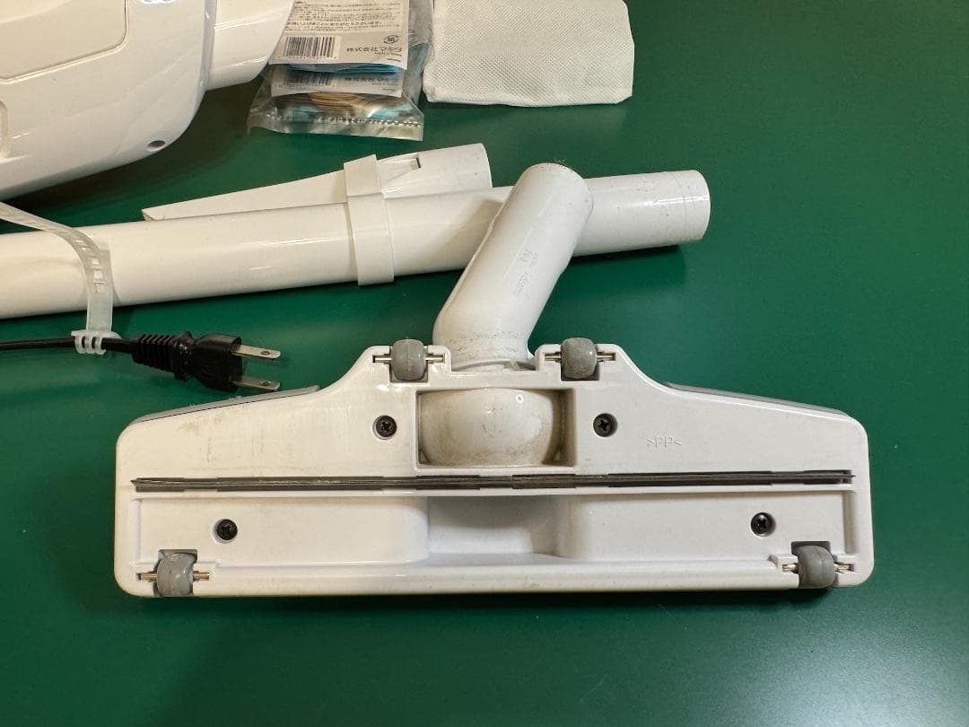 マキタ makita／充電式クリーナ／掃除機／CL107FDSHW／美品中古