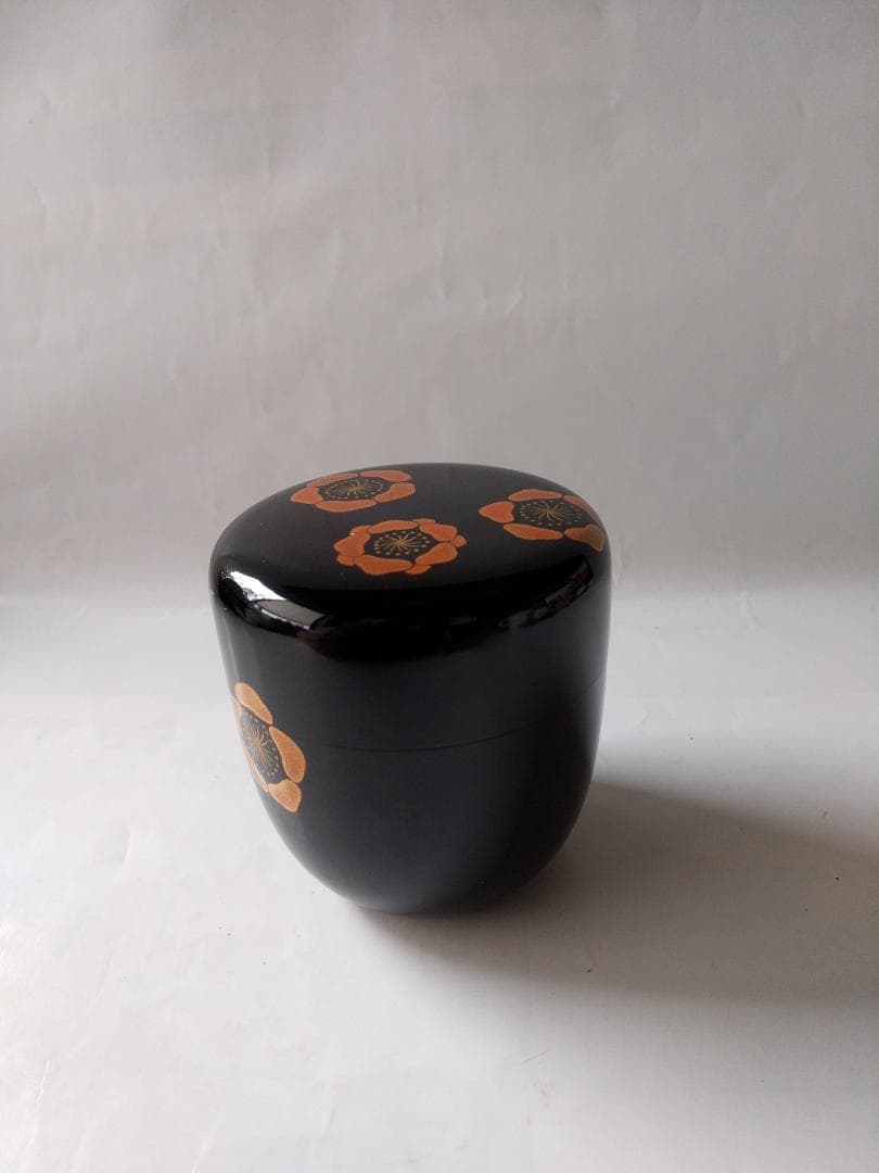 松下壬映 作 「 梅 」 蒔絵 漆器 漆芸 抹茶 茶道具 共箱 美品 です。