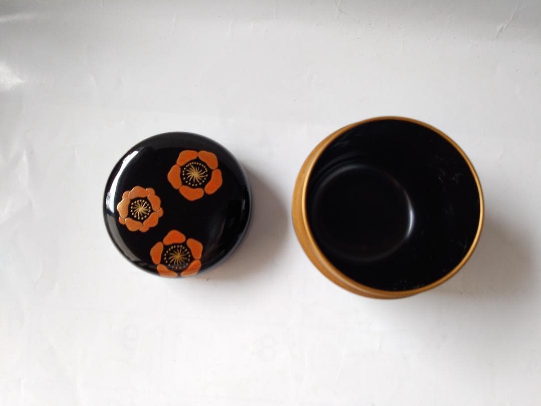 松下壬映 作 「 梅 」 蒔絵 漆器 漆芸 抹茶 茶道具 共箱 美品 です。