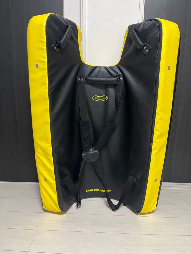 ボディーメーカー スーパーダミーミットシールド ブラック×イエロー