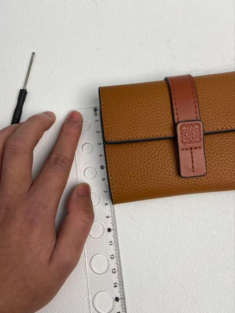 LOEWE ブラウンレザー 三つ折り財布