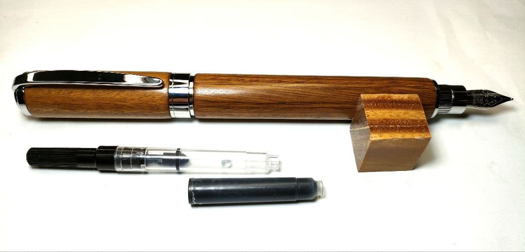 世界で一番硬い木【リグナムバイタ】万年筆