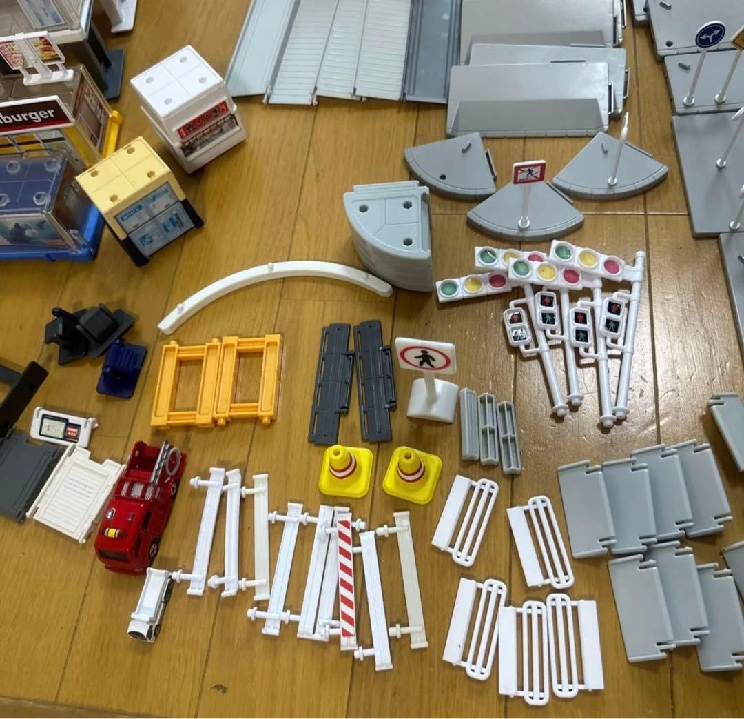 タカラトミー　トミカタウン　トミカワールド　工場　エネオス　駐車場　洗車場　交番