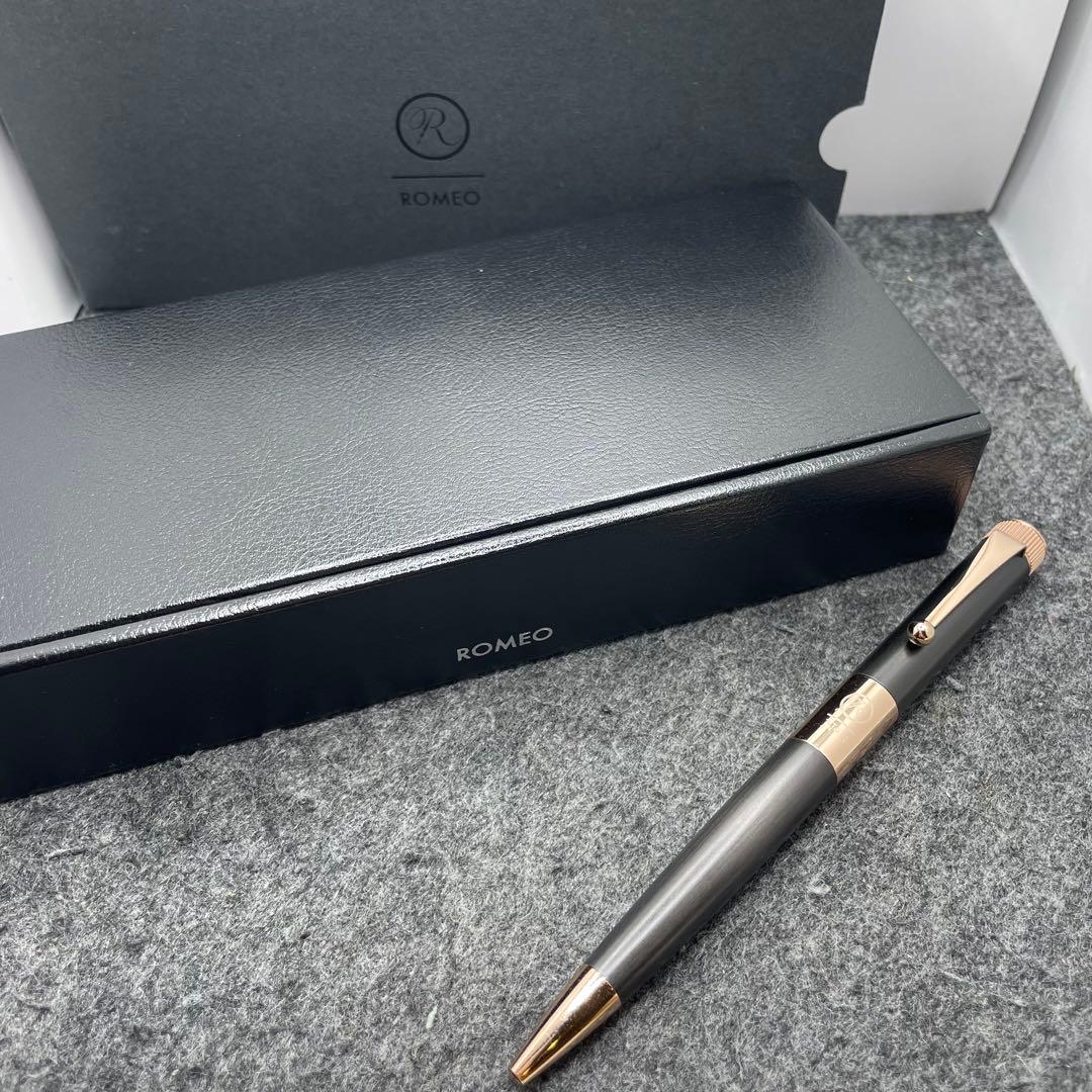 PE1249ロメオ ボールペン 細軸 ガンメタル×アプリコットゴールド