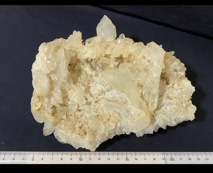 ヒマラヤンクォーツ　1.4kg 鉱物標本