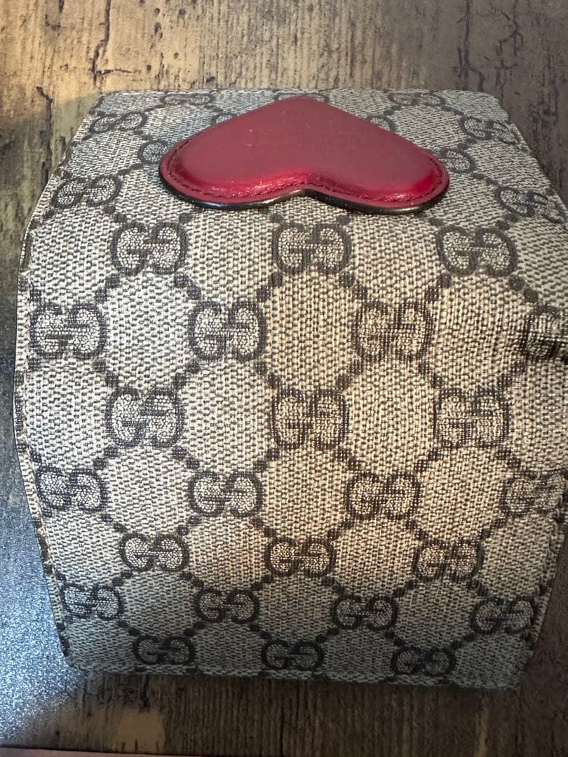 GUCCI 二つ折り財布 ハート型