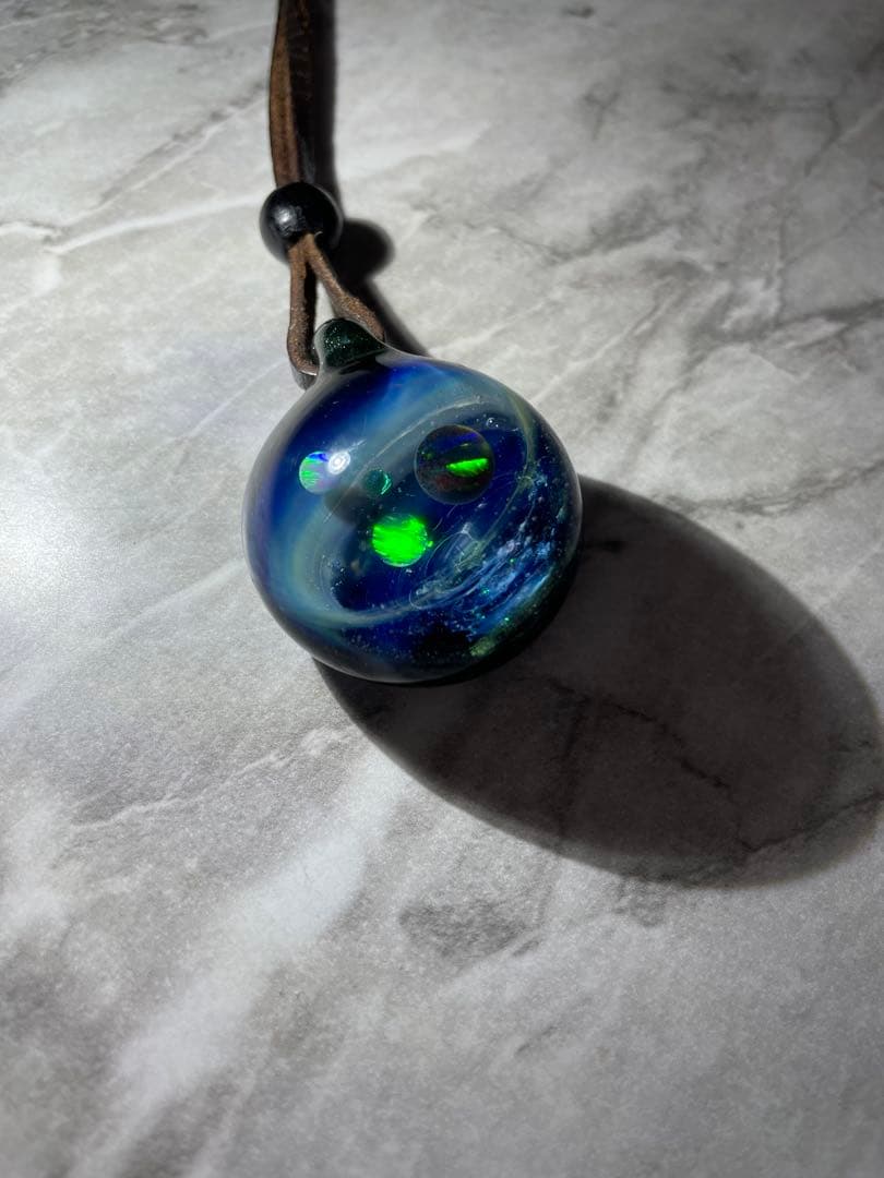 ガラス製　宇宙ペンダント