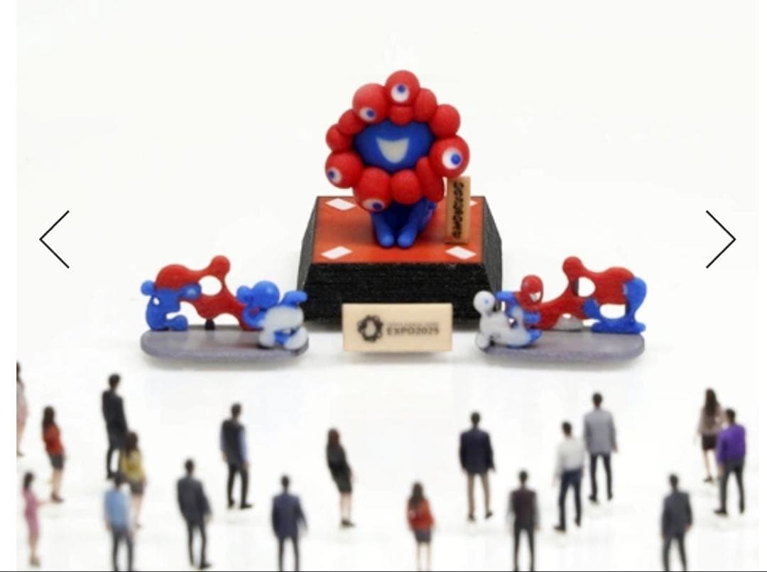 万博公式ライセンス商品のミャクミャク　1/150フィギュア+会場内フィギュア