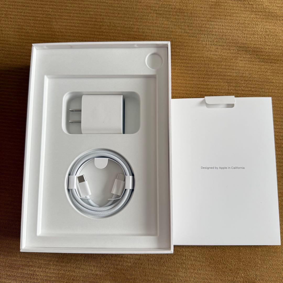 【ほぼ未使用】Apple iPad mini 第7世代　スターライト　128GB