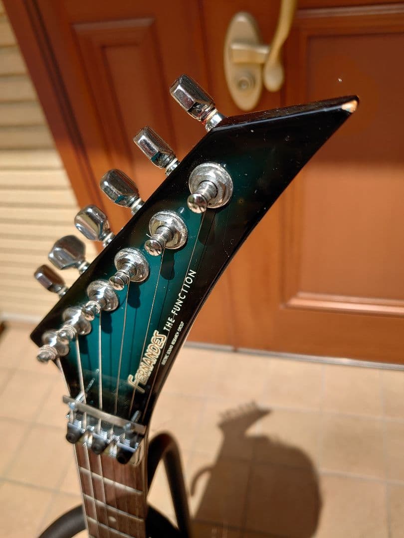 FERNANDES エレキギターエクスプローラータイプ