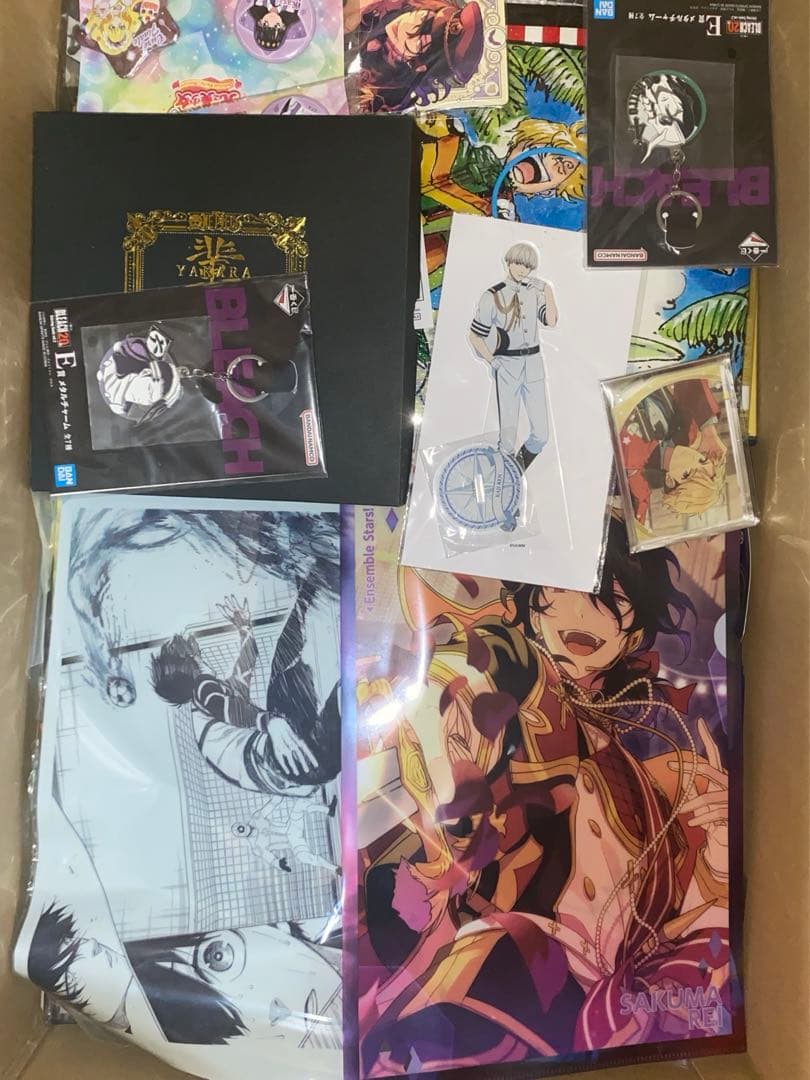 アニメグッズ ノンジャンル大量 缶バッジなど まとめ売り 140サイズ