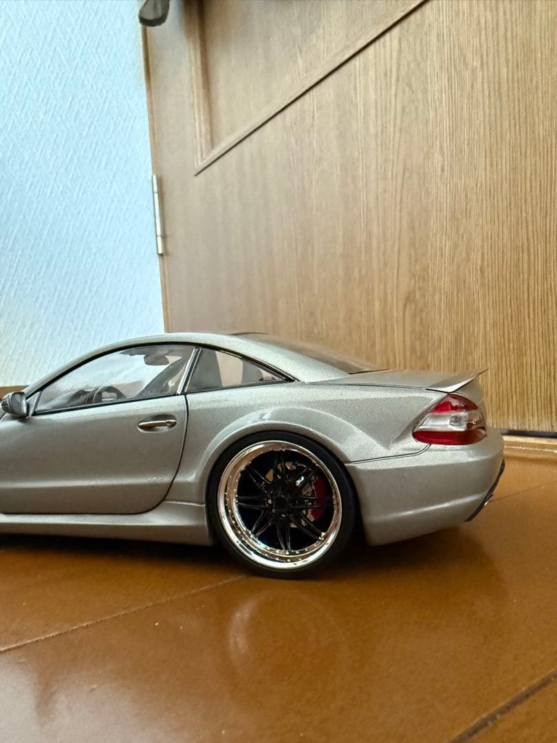 Mercedes-Benz AMG シルバー ミニカー 1/18