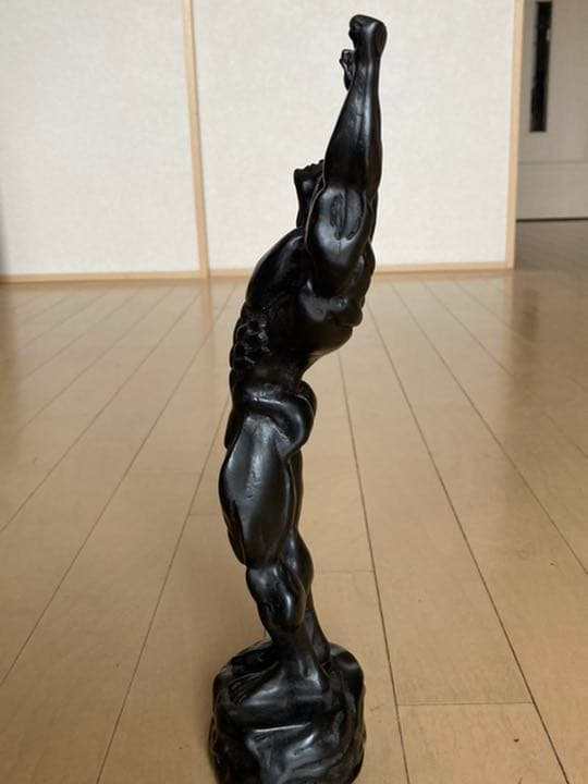 マッスルボディ　像　マッチョ　ゴールドジム通いの方へ　筋トレのお供に