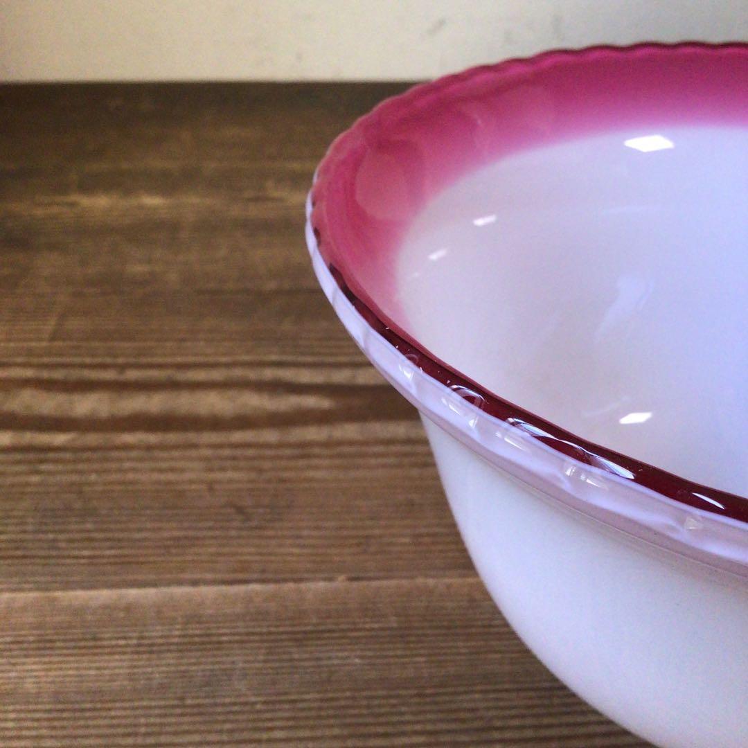 No4174 手吹き　九州明治びいどろ　乳白赤縁ガラス　ランプシェード　送料無料