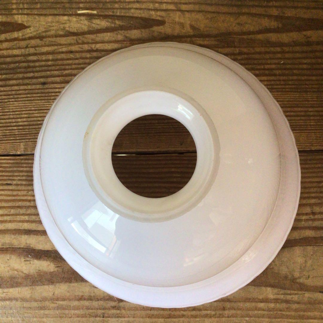 No4174 手吹き　九州明治びいどろ　乳白赤縁ガラス　ランプシェード　送料無料