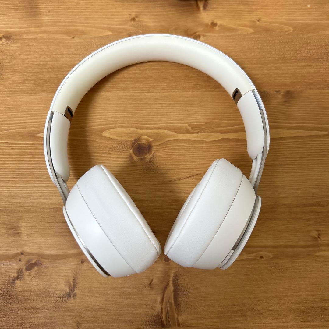 Beats SOLO PRO ワイヤレスヘッドホン ホワイト