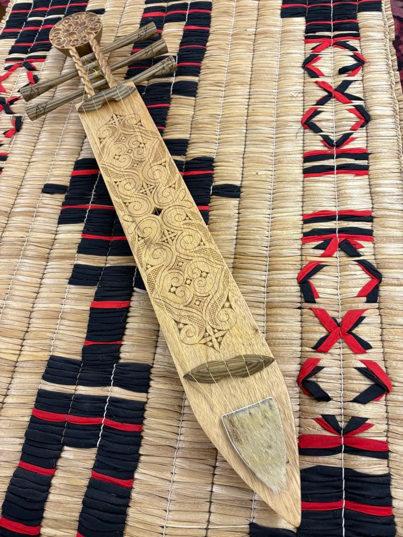 アイヌ　トンコリ　彫刻入　トンコリ工房イノンノ製　三味線弦　美品　五弦琴