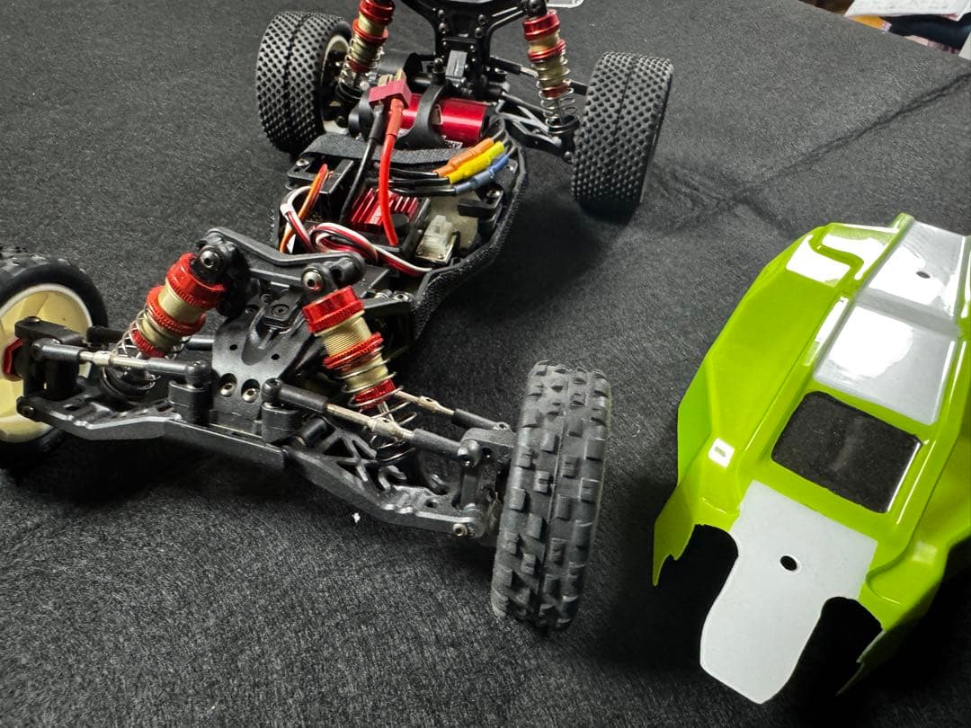 LC Racing BHC-1HKラジコンバギー グリーンボディカバー付き