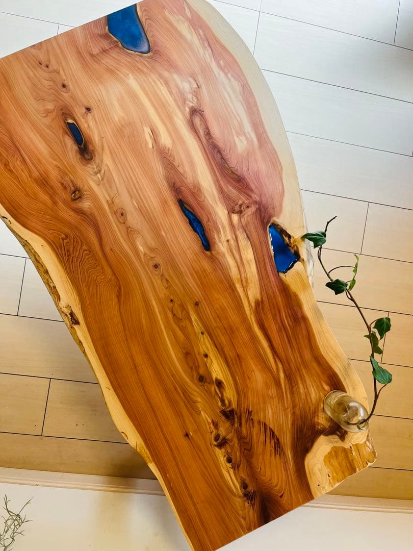 ローテーブル レジンテーブル　一枚板テーブル　貝塚伊吹