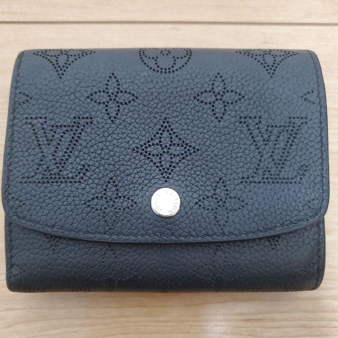 ルイヴィトン イリスコンパクト 黒 マヒナ 2つ折り財布 レディース