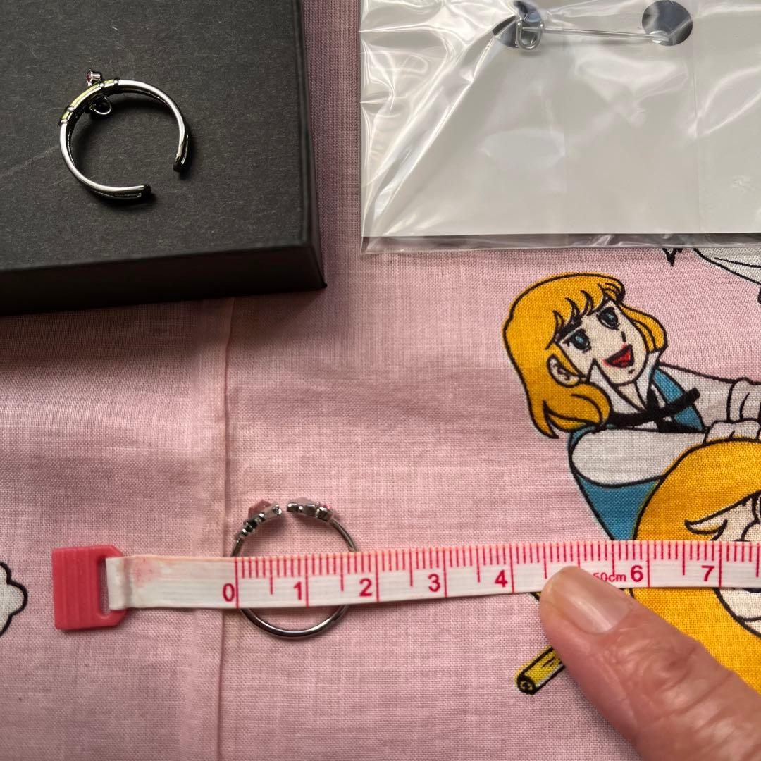 鬼滅の刃　ねずこリングと缶バッジ