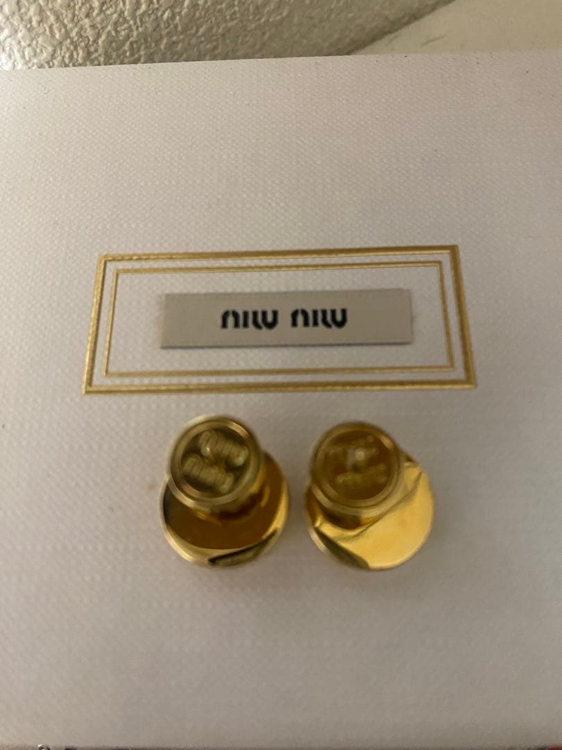 MIU MIU ゴールドスタッドピアス