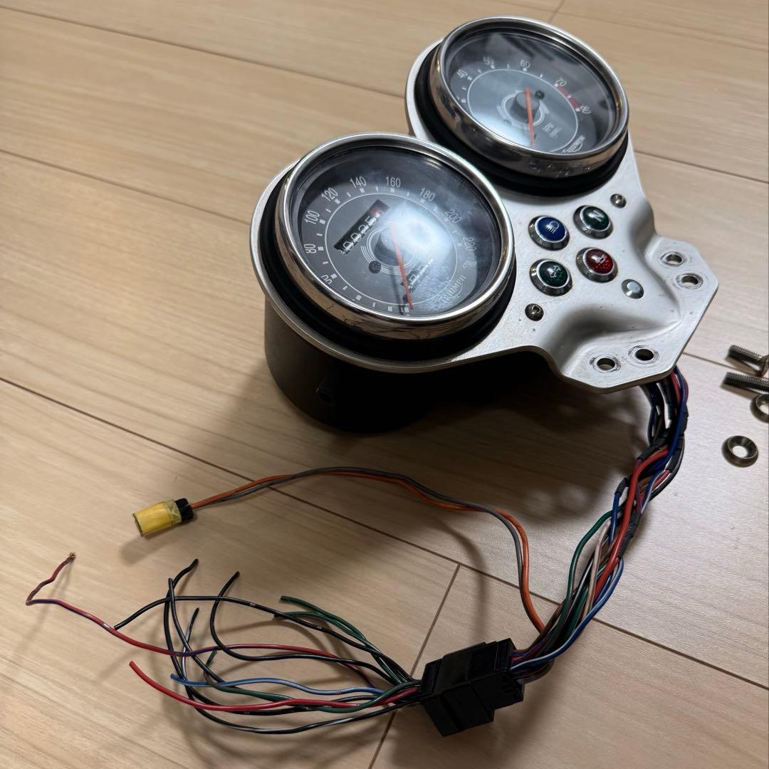 ボンネビルt100 スピードメーター